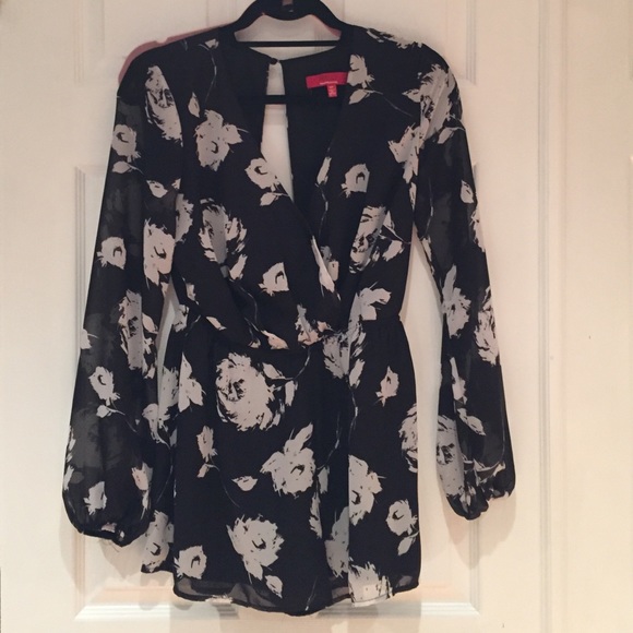 OPEN BACK ROMPER - Picture 1 of 3